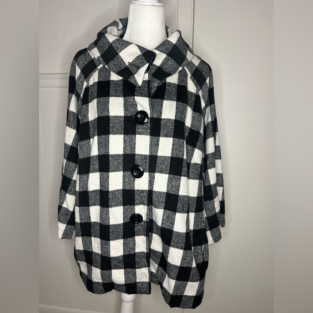 Ali Miles Black and White Plaid Cape size 2X
